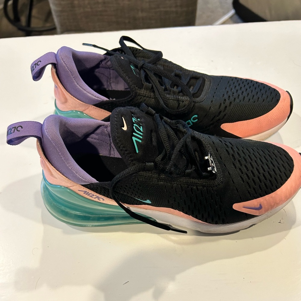 Size 10M Nike 270 Airmax